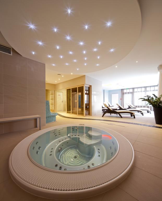 Hotel Green โดลนีคูบีน ภายนอก รูปภาพ