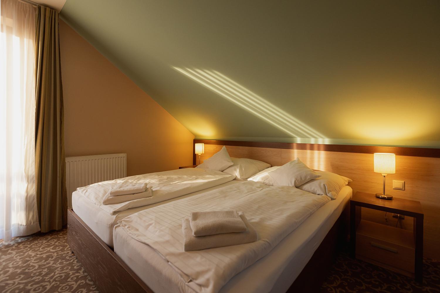 Hotel Green โดลนีคูบีน ภายนอก รูปภาพ