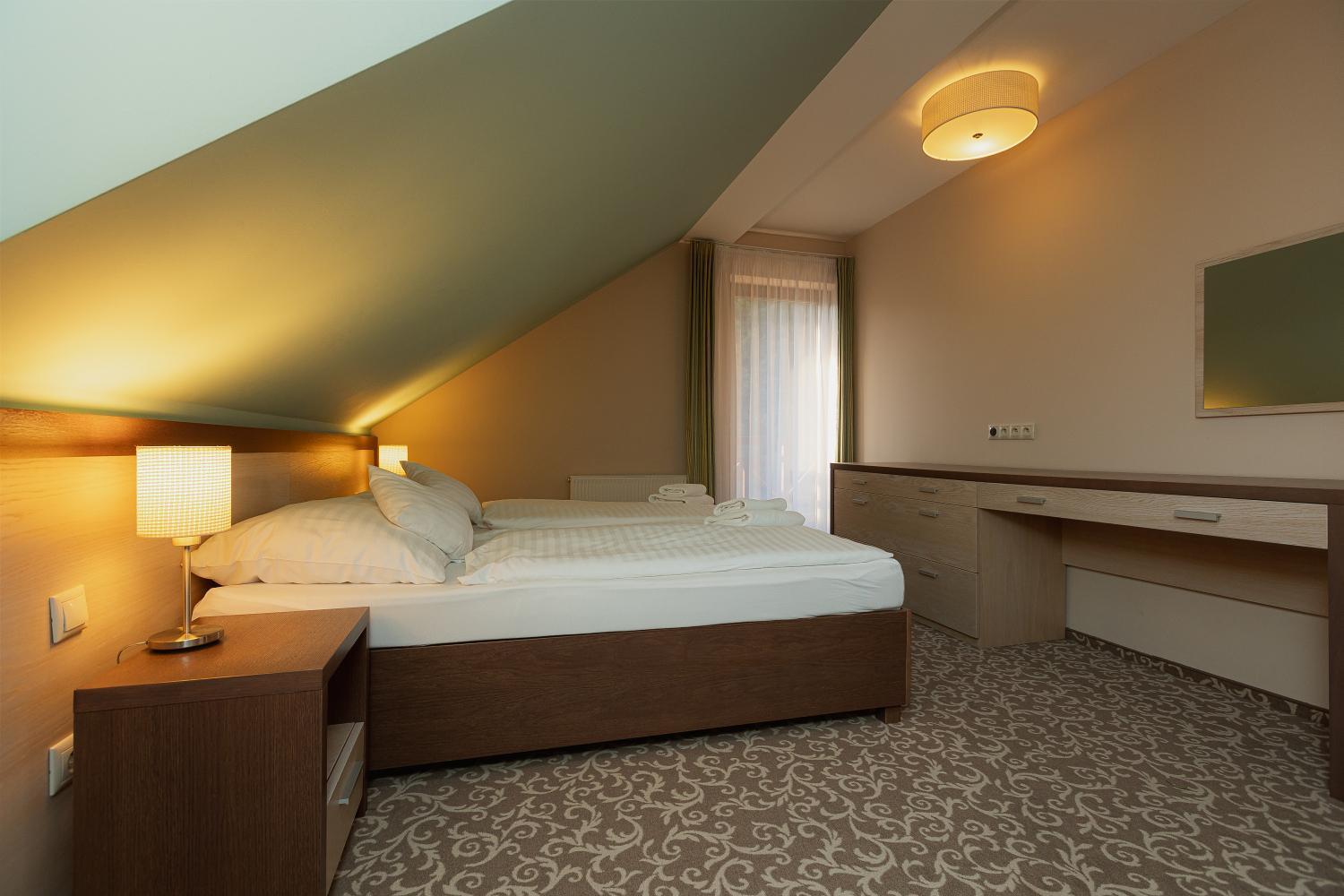 Hotel Green โดลนีคูบีน ภายนอก รูปภาพ