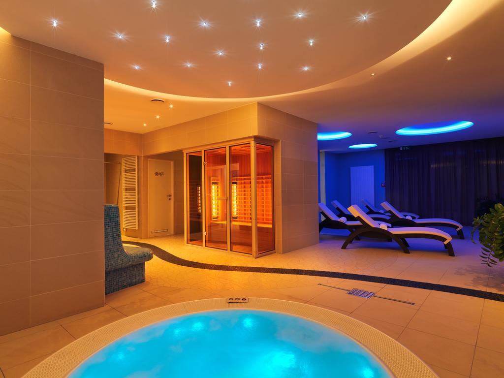 Hotel Green โดลนีคูบีน ภายนอก รูปภาพ