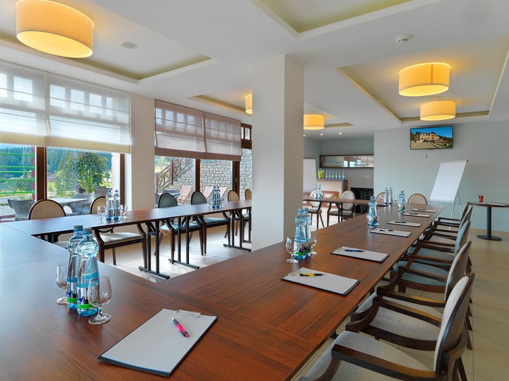 Hotel Green โดลนีคูบีน ภายนอก รูปภาพ