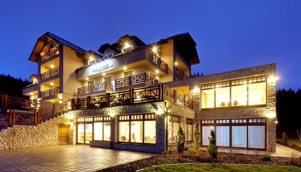 Hotel Green โดลนีคูบีน ภายนอก รูปภาพ